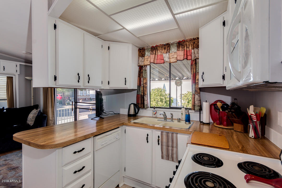 17200 West Bell Road, Unit 247 Surprise, AZ 85374 - Photo 9 of 40 Kitchen w/plenty of storage