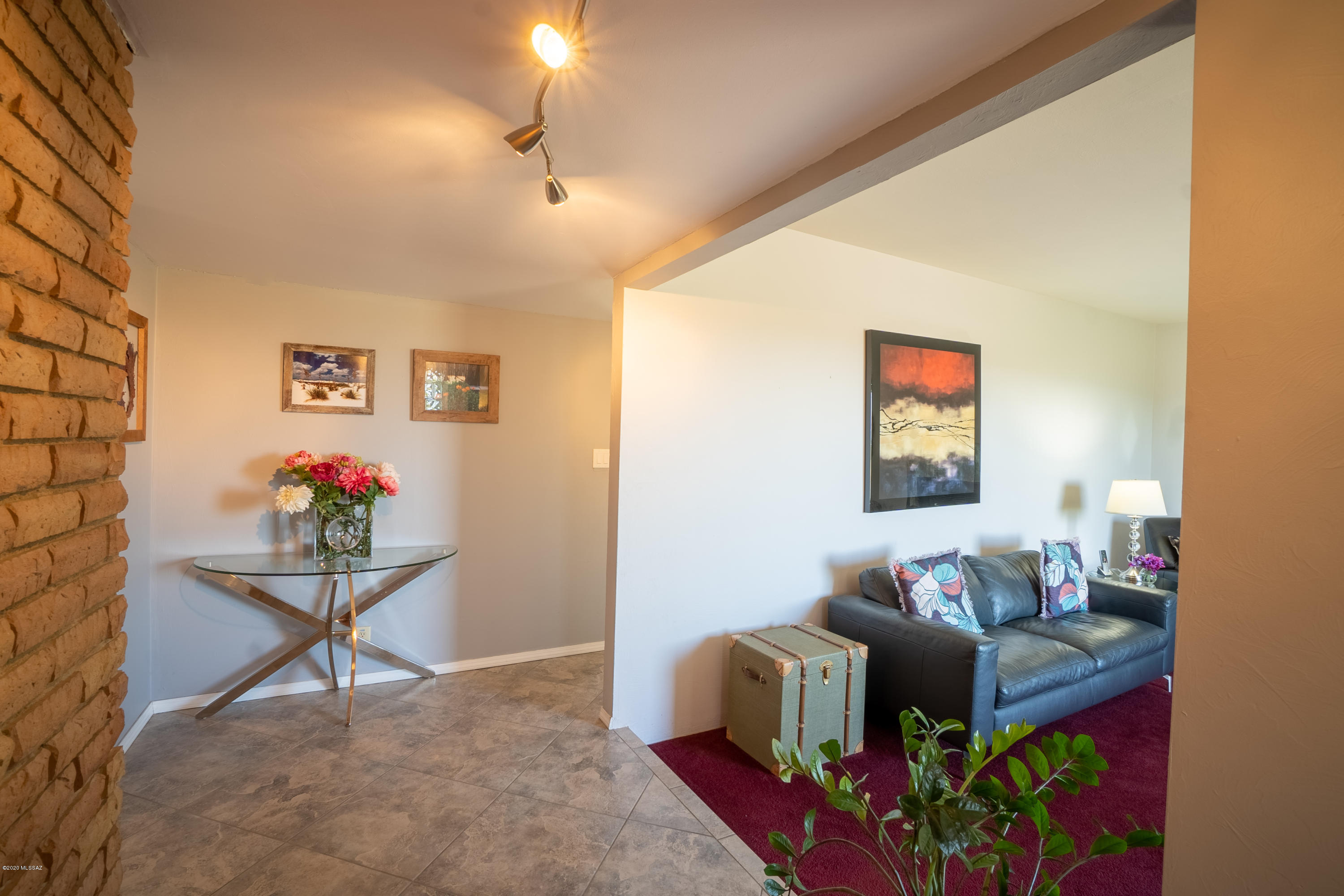 1040 West Roller Coaster Road Tucson, AZ 85704 - Photo 2 of 46 Gallery Image 2