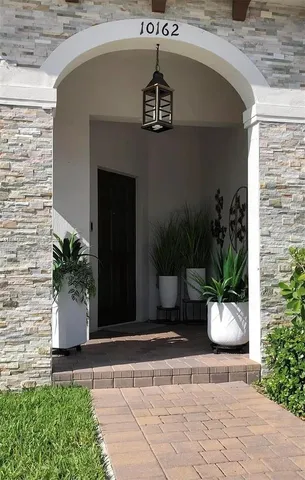 a potted plant sitting on the side of a building