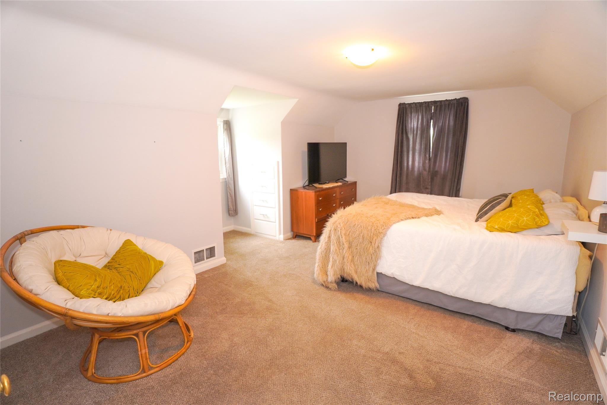 519 West Silver Lake Road Fenton, MI 48430 - Photo 27 of 46 2nd Floor Bedroom, Spacious!