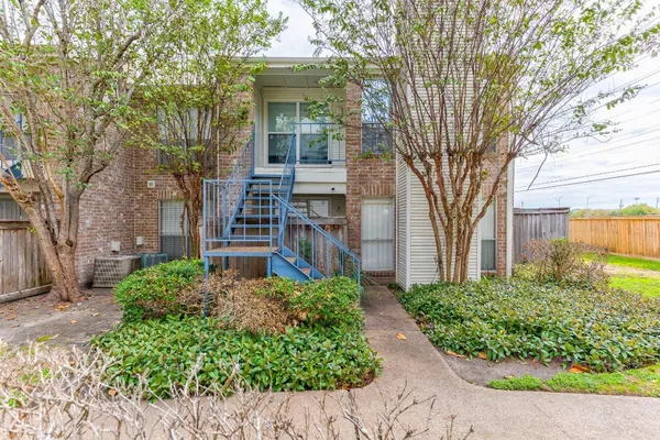 $1,275 | 3900 Woodchase Drive, Unit 132, Houston, TX 77042