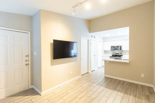 $1,275 | 3900 Woodchase Drive, Unit 132, Houston, TX 77042