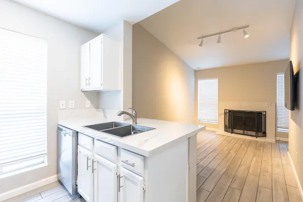$1,275 | 3900 Woodchase Drive, Unit 132, Houston, TX 77042