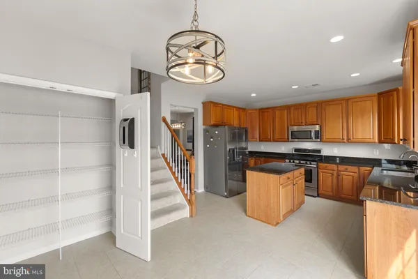 $549,500 | 122 Vincent Drive, Stephens City, VA 22655