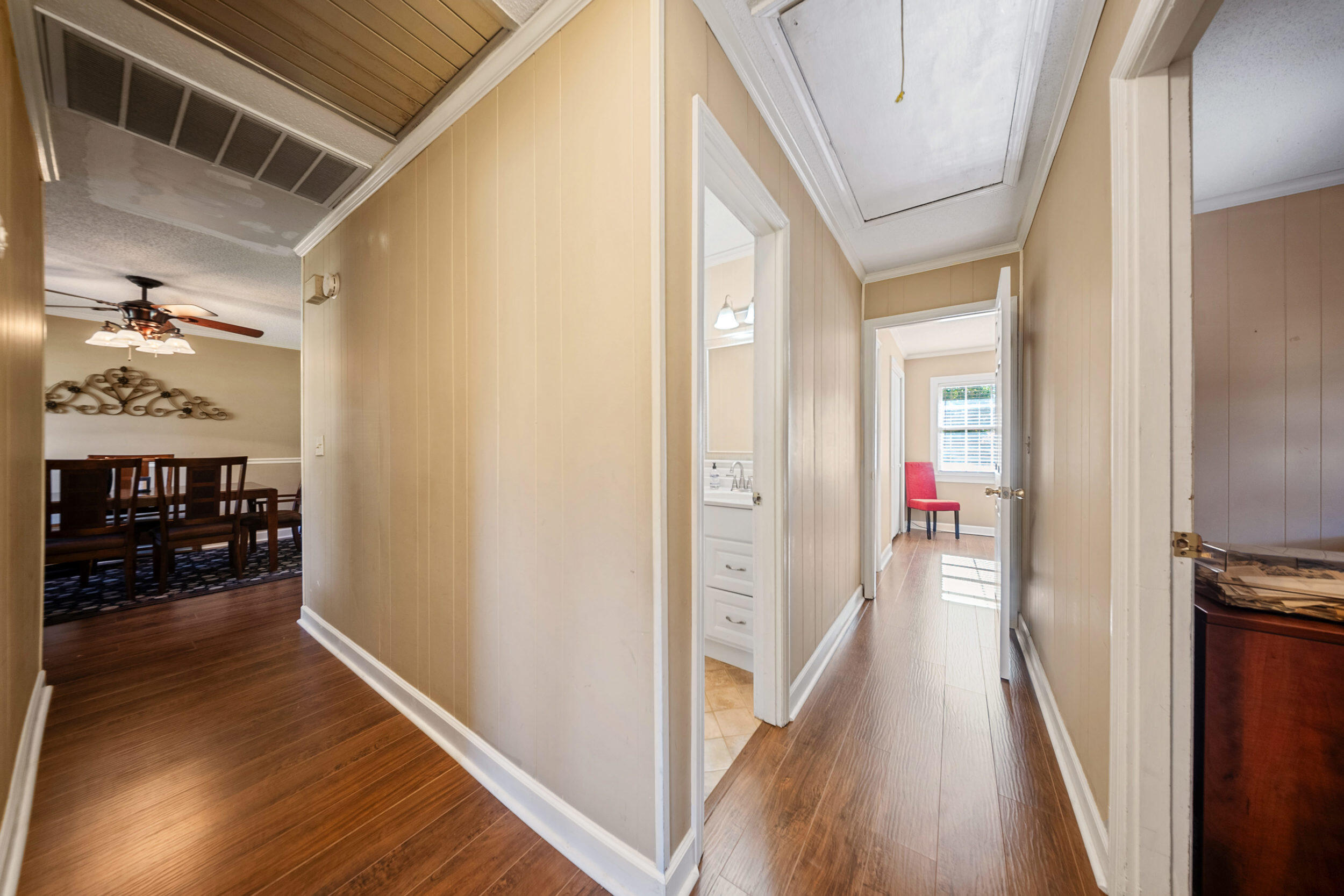 157 State Rd S-5-452 Bamberg, SC 29003 - Photo 20 of 29 157 Charles St hallway with dining room