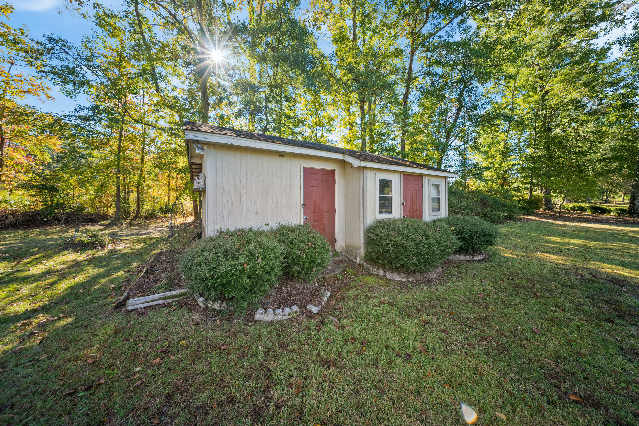 157 State Rd S-5-452 Bamberg, SC 29003 - Photo 24 of 29 157 Charles St shed