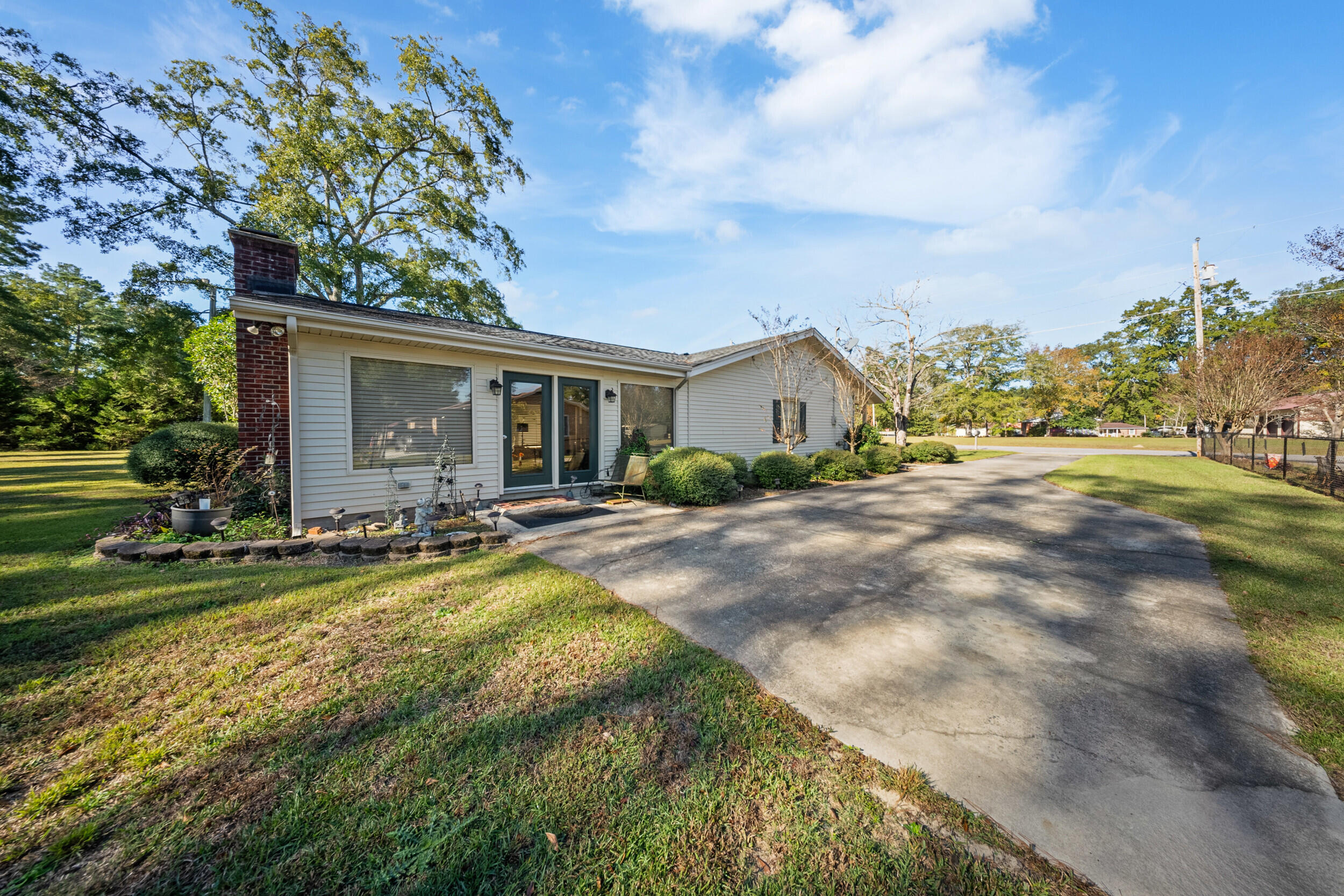 157 State Rd S-5-452 Bamberg, SC 29003 - Photo 25 of 29 157 Charles St driveway