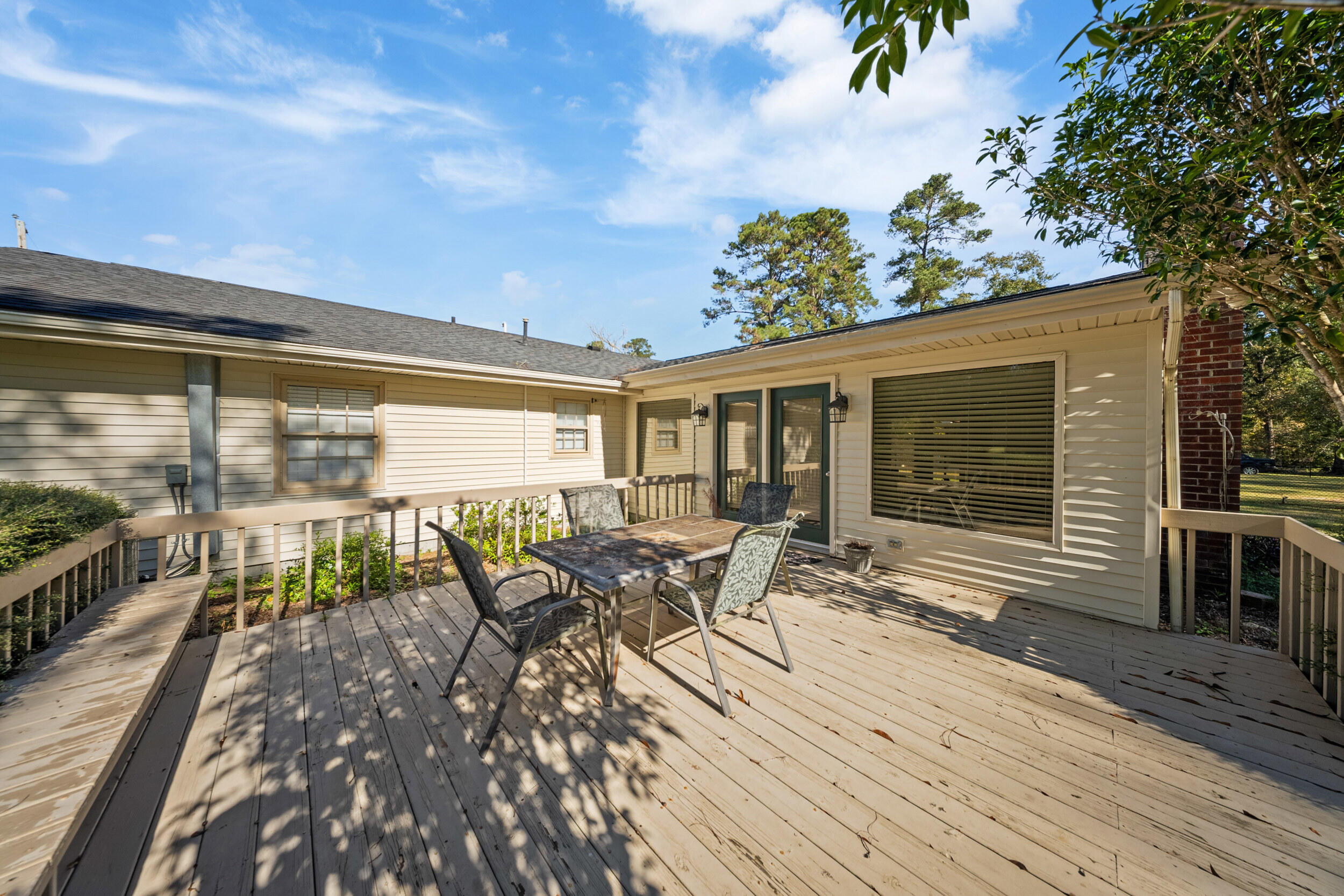 157 State Rd S-5-452 Bamberg, SC 29003 - Photo 28 of 29 157 Charles St back deck