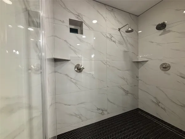 $2,200 | 430 North Hutcheson Street, Houston, TX 77003