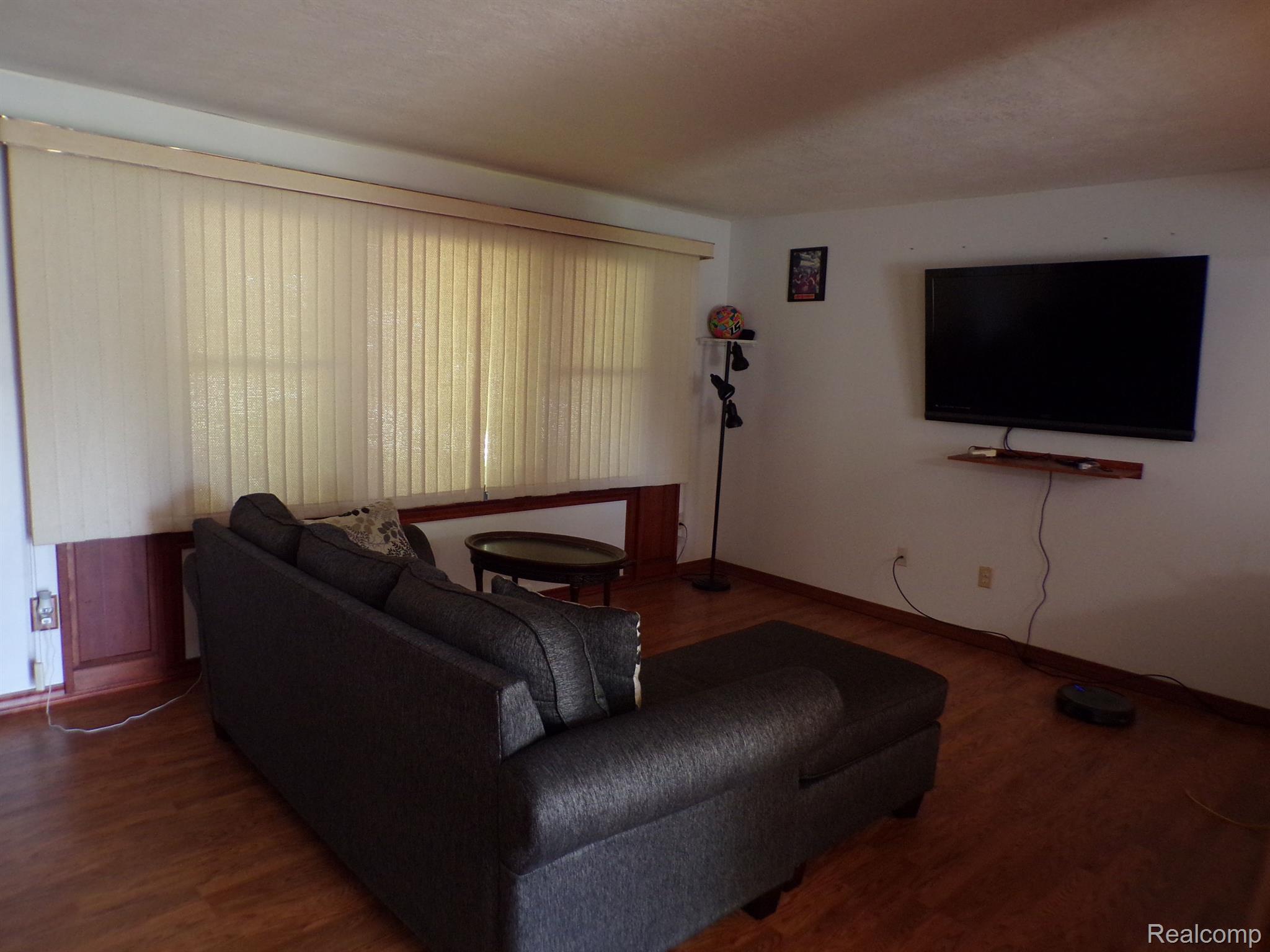 40543 Alden Road Belleville, MI 48111 - Photo 13 of 25 Gallery Image 13