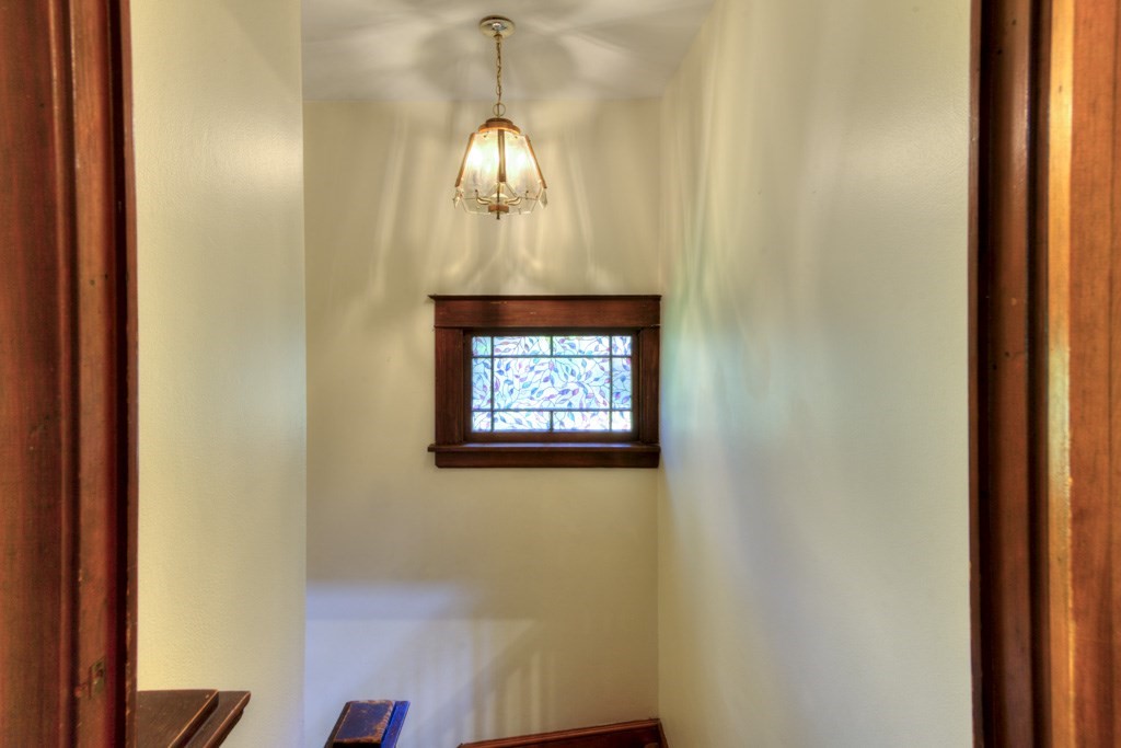 148 Whitmarsh Avenue Worcester, MA 01606 - Photo 15 of 34