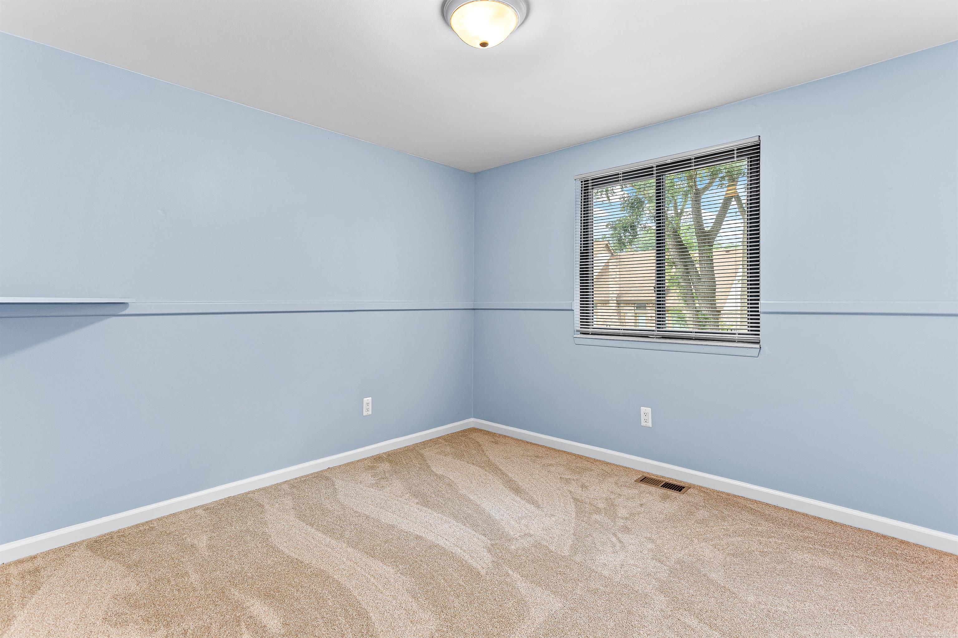 21952 Hall Road Trenton, MI 48183 - Photo 40 of 53 50148012-74bac975-e5d3-4046-a63e-8c7251472ba0.JPG