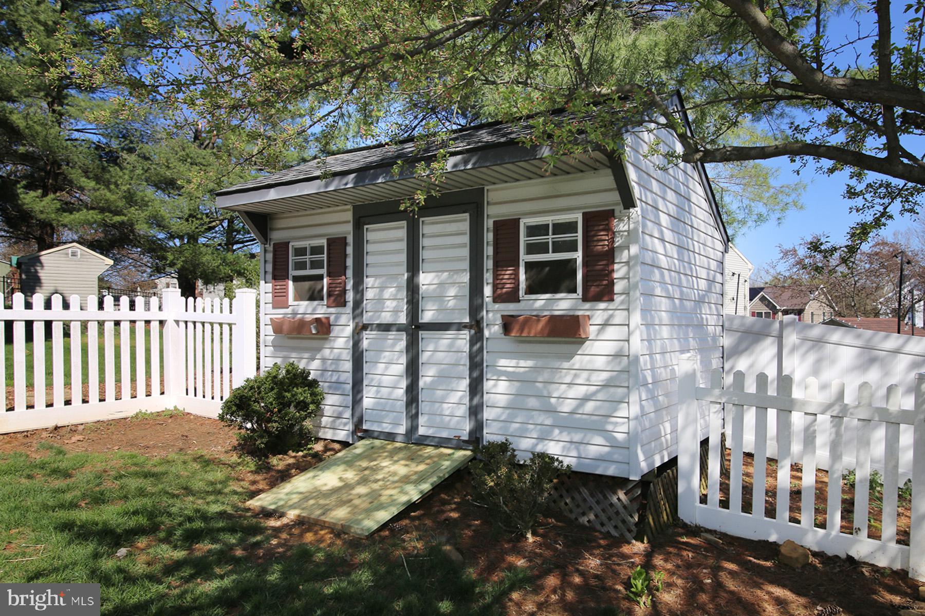 77 East Mohler Church Road Ephrata, PA 17522 - Photo 29 of 35 a front view of a house with a porch