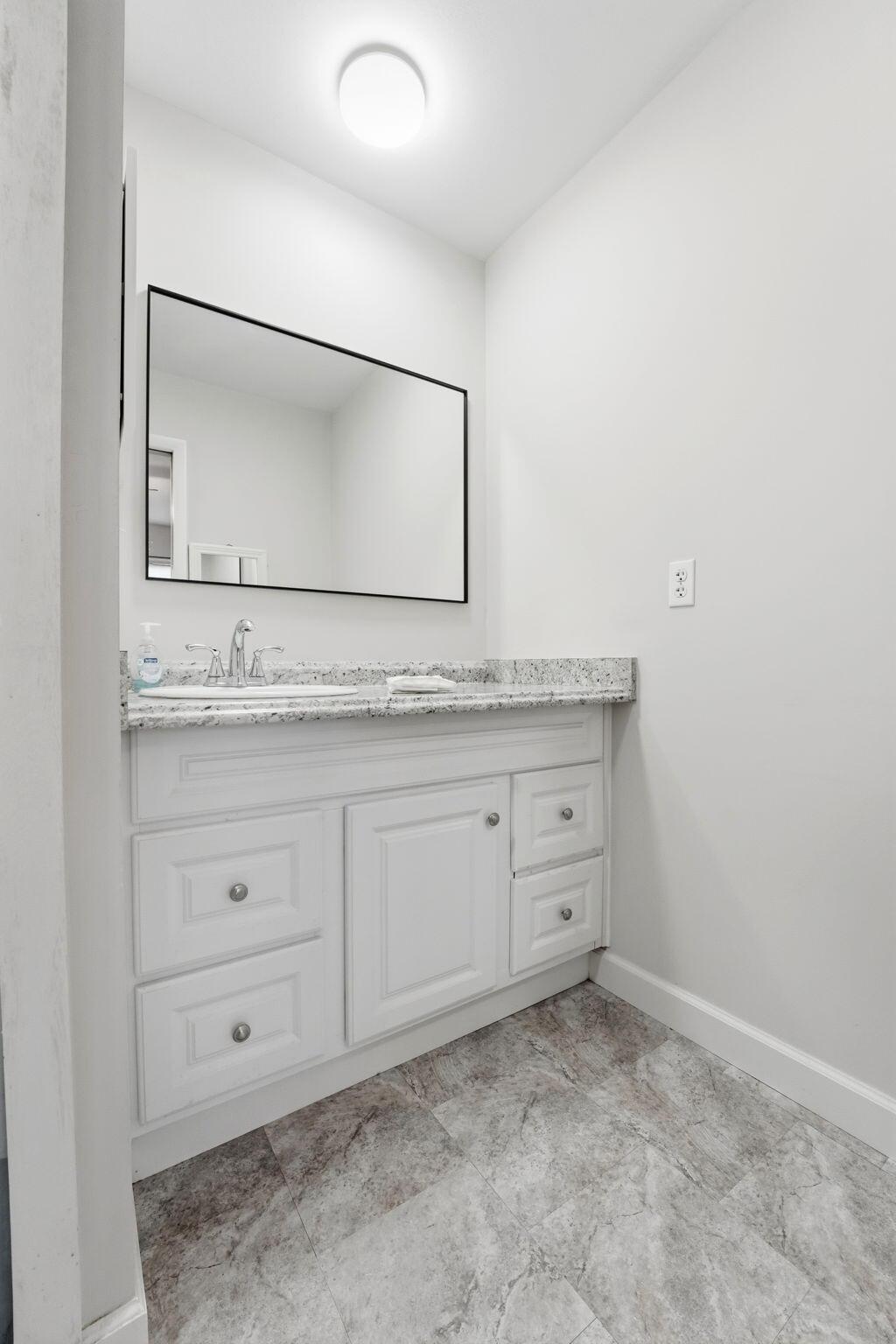 854 South Section Line Road Delaware, OH 43015 - Photo 41 of 60 Guest bathroom