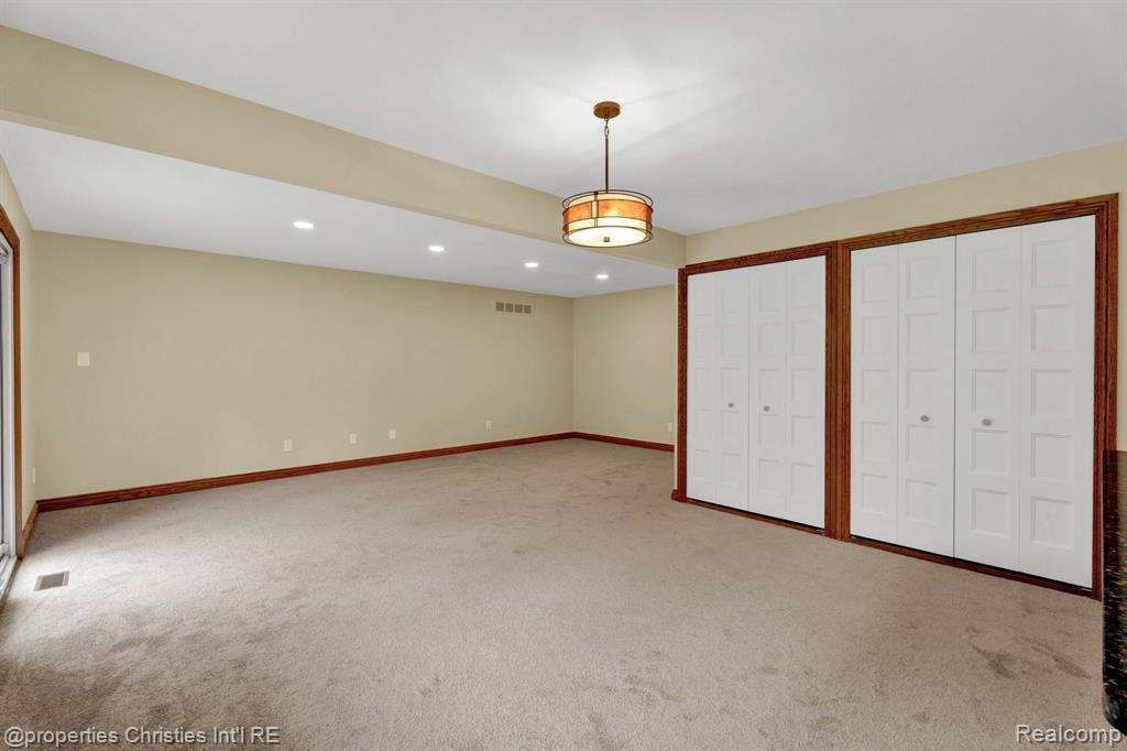 2411 Rochelle Park Drive Rochester Hills, MI 48309 - Photo 16 of 41