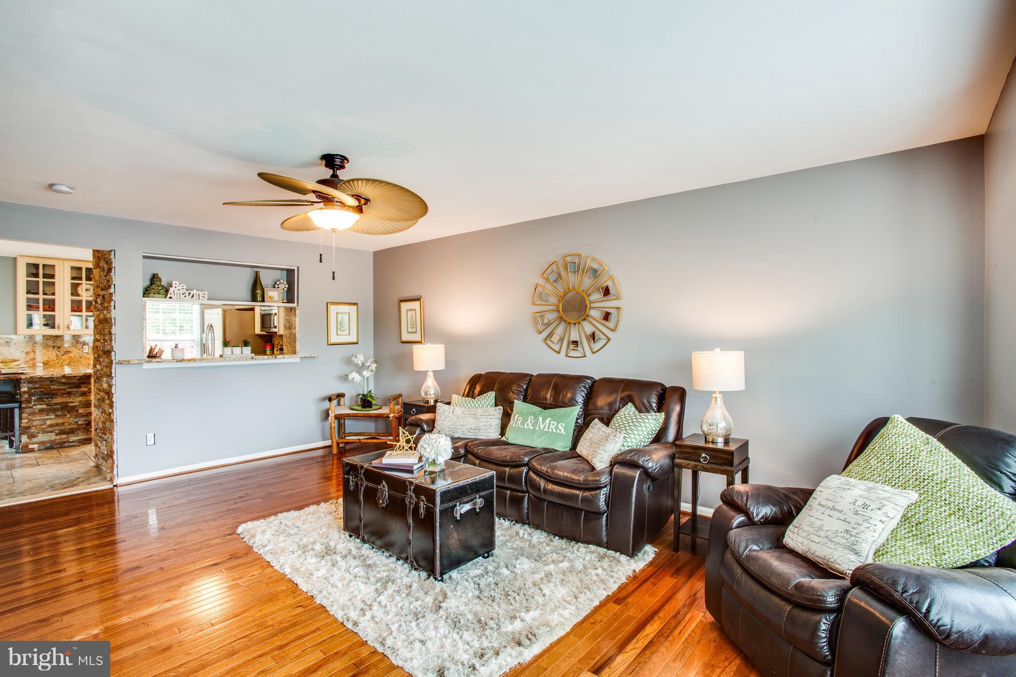 6005 Bingley Road Alexandria, VA 22315 - Photo 3 of 26 Living Room