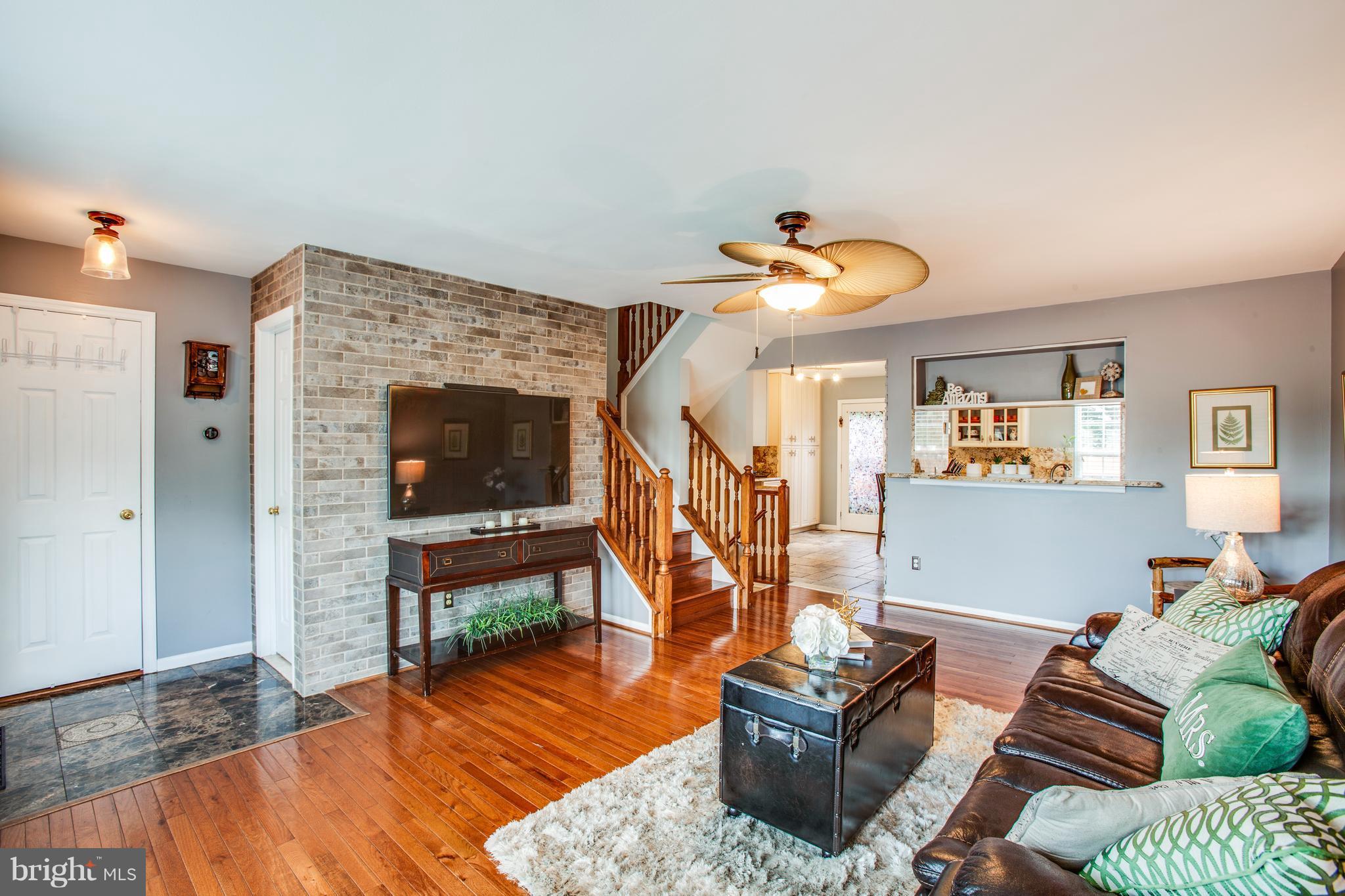 6005 Bingley Road Alexandria, VA 22315 - Photo 4 of 26 Living Room