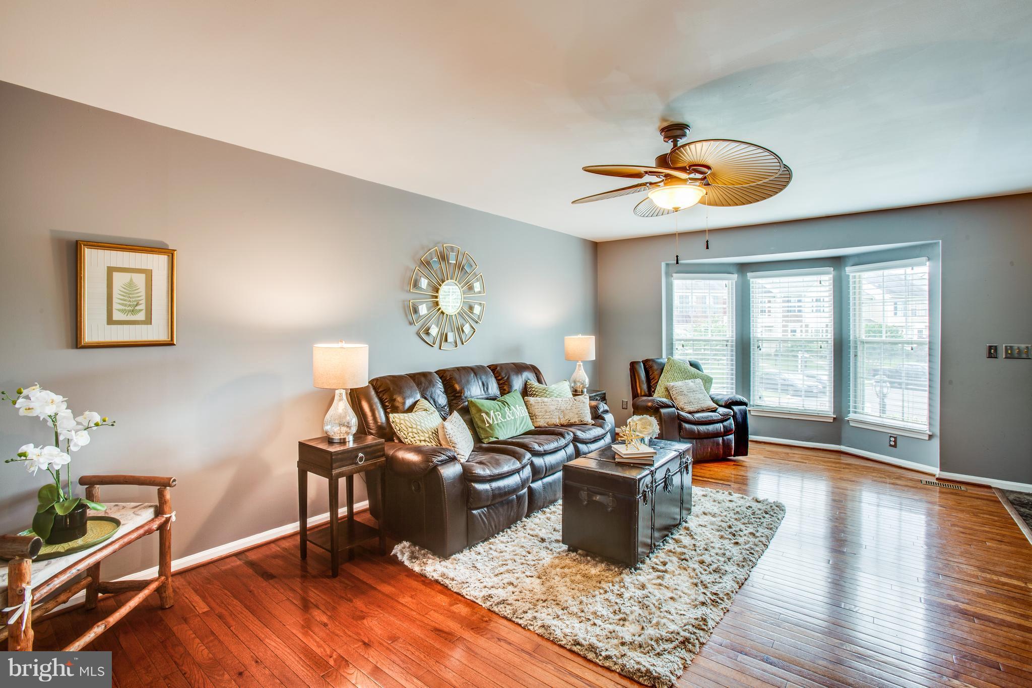 6005 Bingley Road Alexandria, VA 22315 - Photo 5 of 26 Living Room