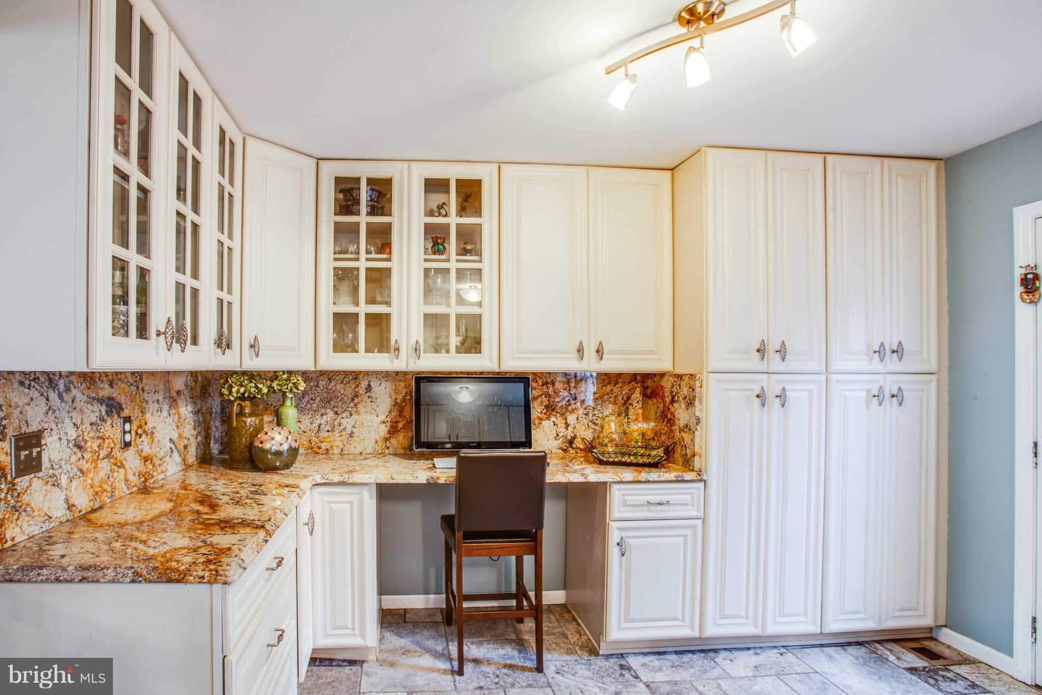 6005 Bingley Road Alexandria, VA 22315 - Photo 9 of 26 Kitchen