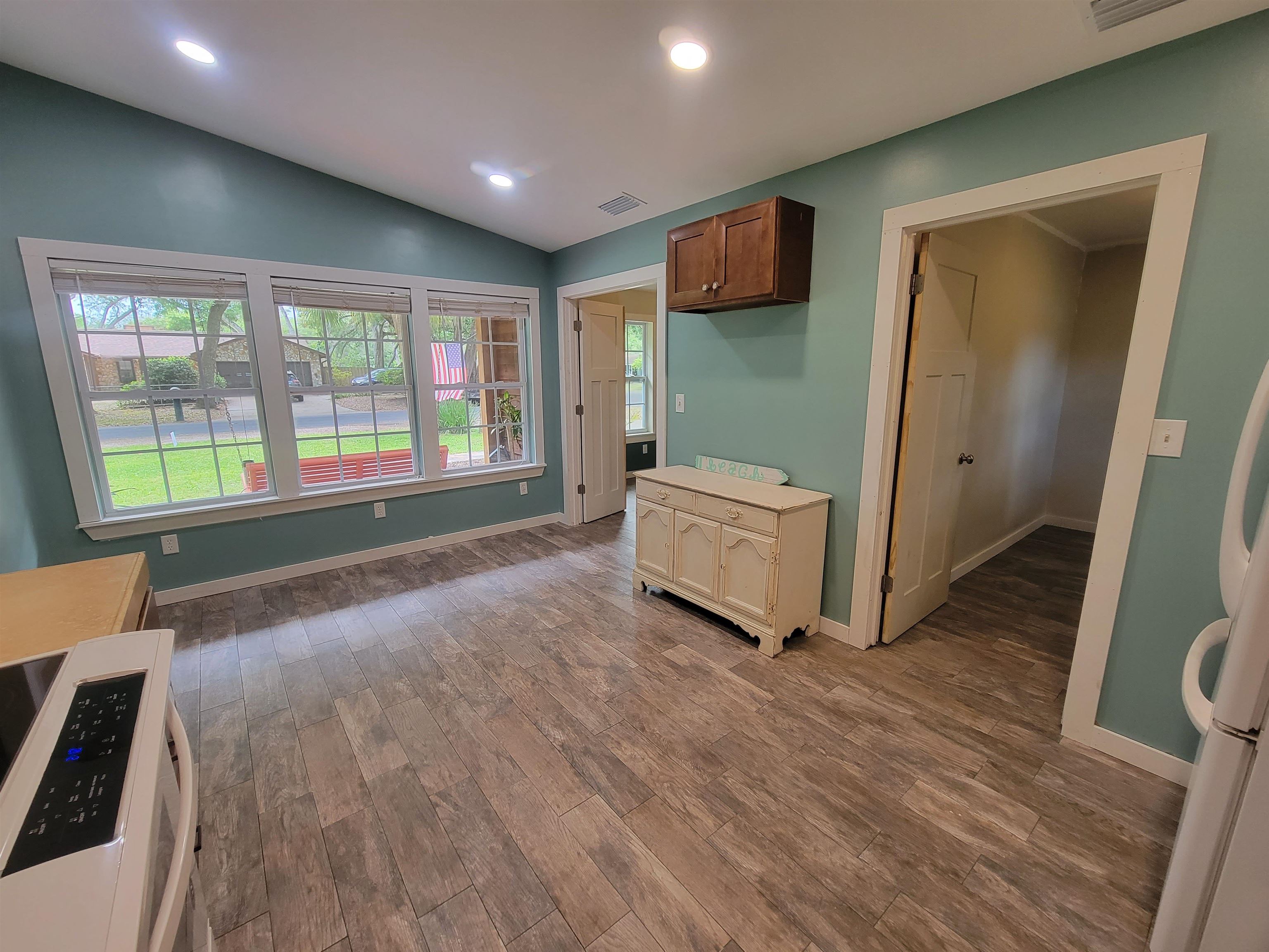 203 Queen Road St. Augustine, FL 32086 - Photo 4 of 32 a spacious bedroom with a bed and a large window