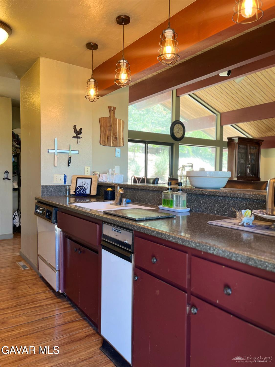 29901 Skyline Drive Tehachapi, CA 93561 - Photo 6 of 45 29901 kitch bar