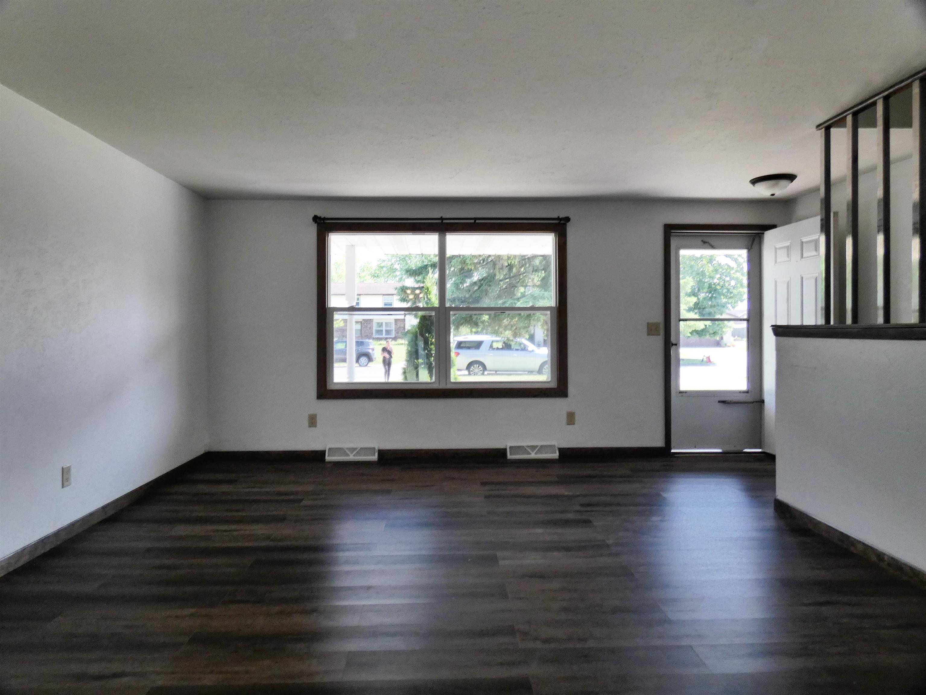 465 South Good Hope Road De Pere, WI 54115 - Photo 10 of 36