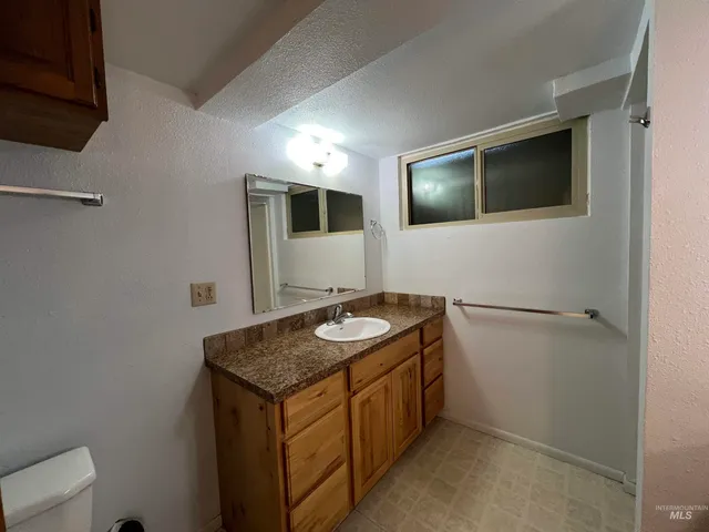 $1,295 | 2405 Sunset Drive, Unit 2, Ontario, OR 97914