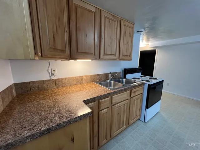 $1,295 | 2405 Sunset Drive, Unit 2, Ontario, OR 97914