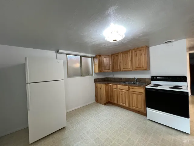 $1,295 | 2405 Sunset Drive, Unit 2, Ontario, OR 97914