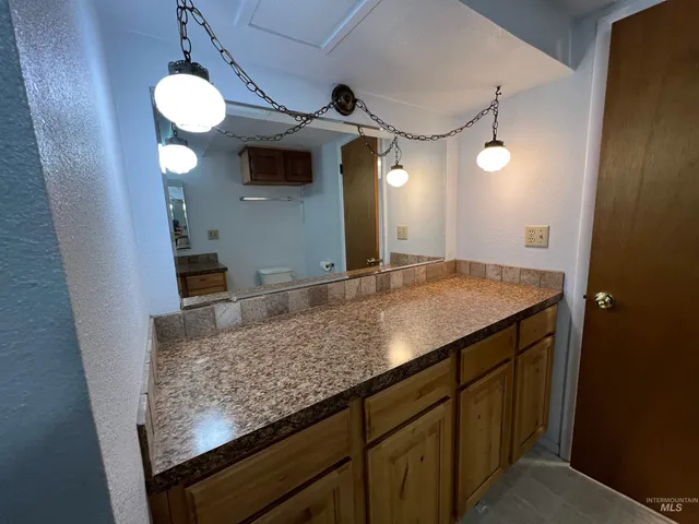 $1,295 | 2405 Sunset Drive, Unit 2, Ontario, OR 97914