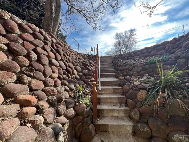 $1,295 | 2405 Sunset Drive, Unit 2, Ontario, OR 97914