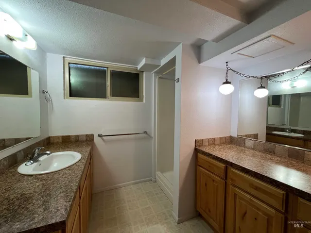 $1,295 | 2405 Sunset Drive, Unit 2, Ontario, OR 97914