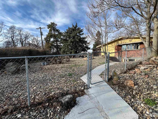 $1,295 | 2405 Sunset Drive, Unit 2, Ontario, OR 97914