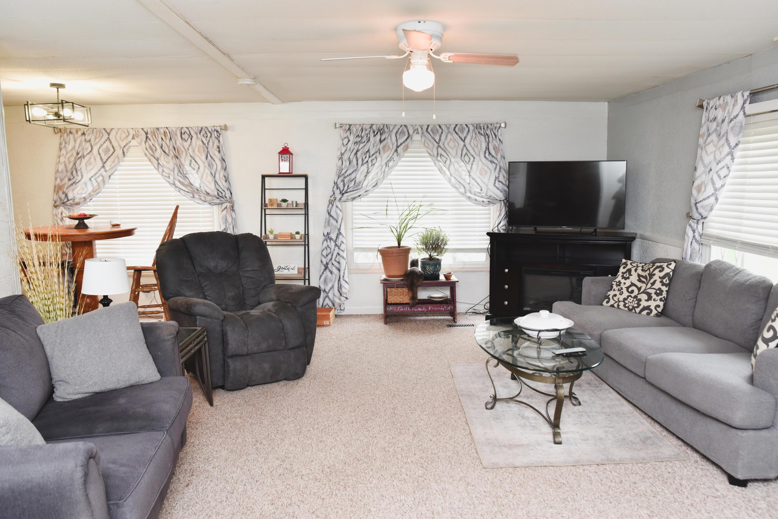 696 Riviera Court Columbus, OH 43207 - Photo 2 of 51 DSC_4857
