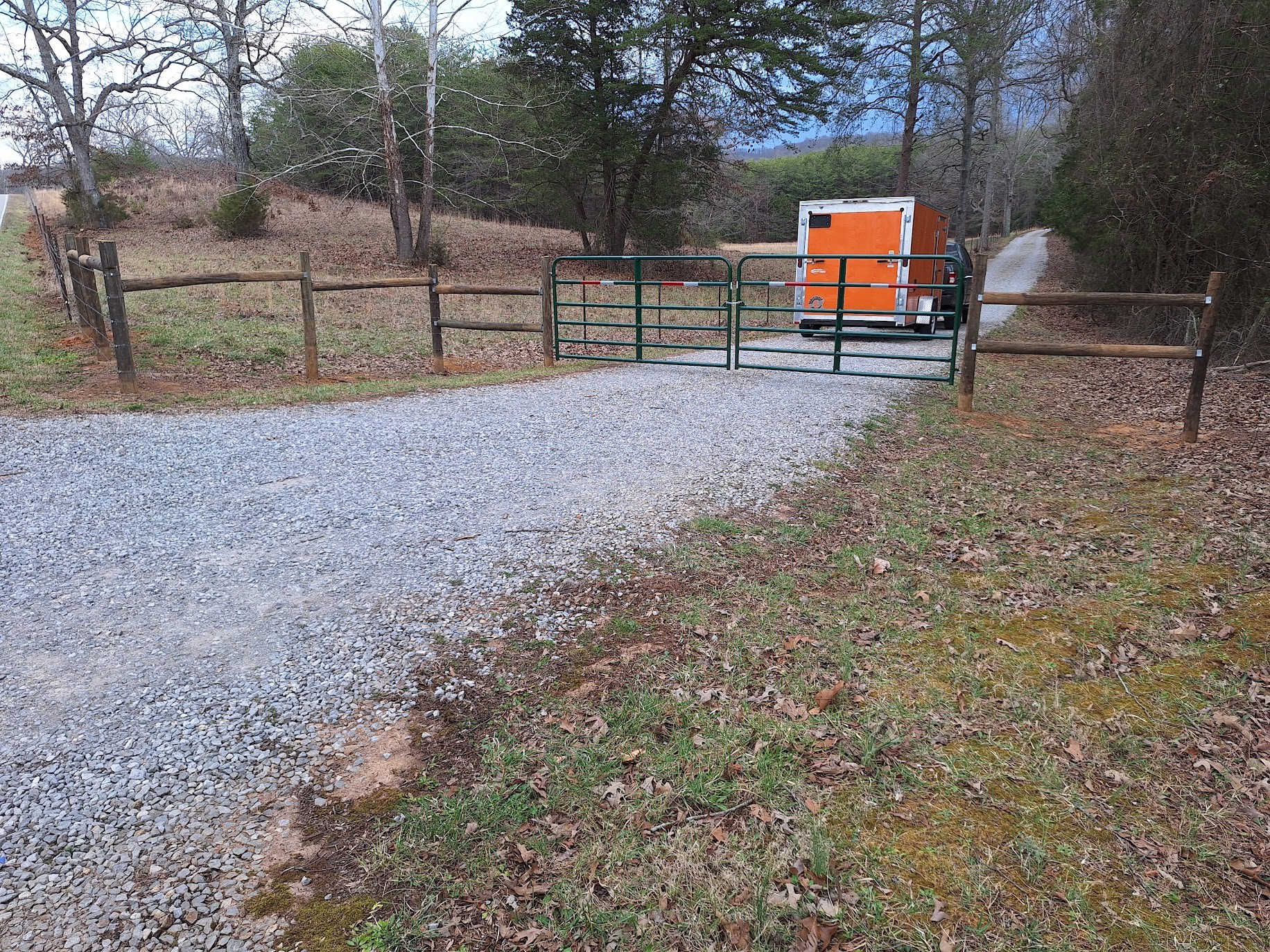 146 Sparkman Town Road Rock Island, TN 38581 - Photo 41 of 60 a backyard of a house with table and chairs