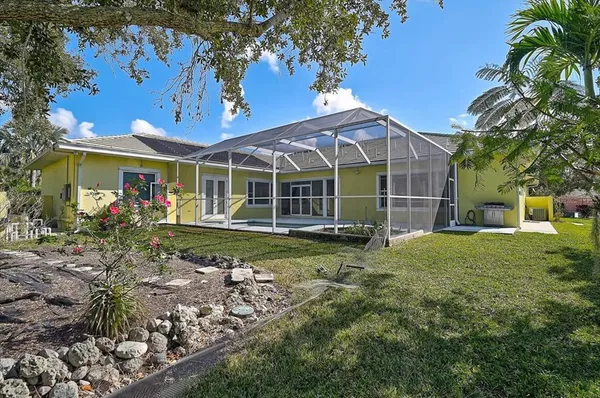 $1,050,000 | 4708 Sweetmeadow Circle, Sarasota, FL 34238