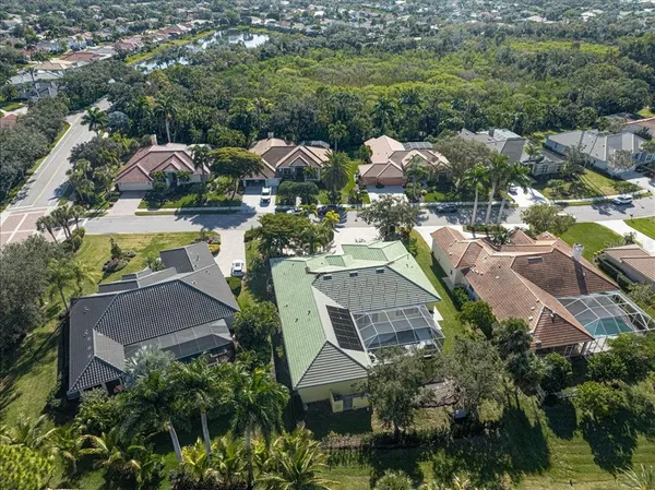 $1,050,000 | 4708 Sweetmeadow Circle, Sarasota, FL 34238