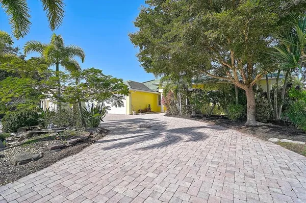 $1,050,000 | 4708 Sweetmeadow Circle, Sarasota, FL 34238
