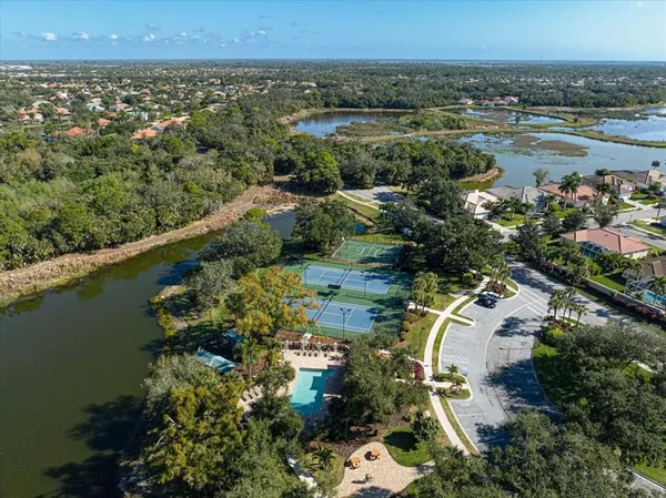 $1,050,000 | 4708 Sweetmeadow Circle, Sarasota, FL 34238