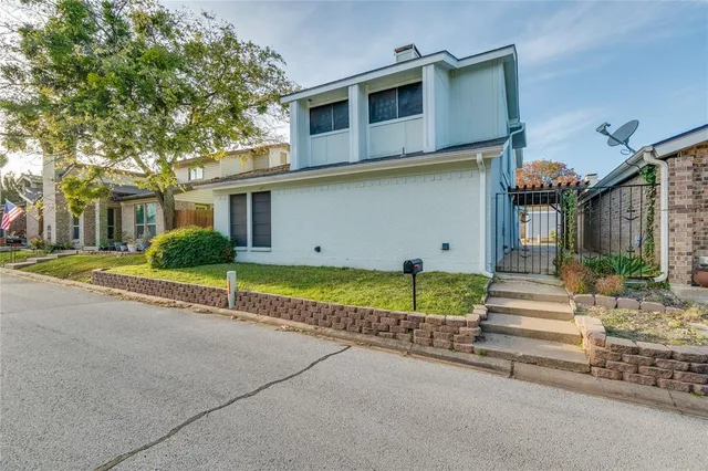 a view of house and outdoor space
