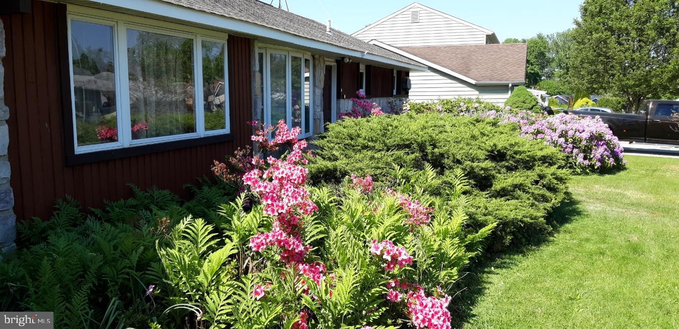 810 Fairfield Road Fairless Hills, PA 19030 - Photo 2 of 21