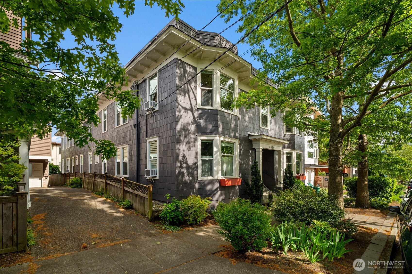 4420 Dayton Avenue North, Unit 2 Seattle, WA 98103 - Photo 29 of 32