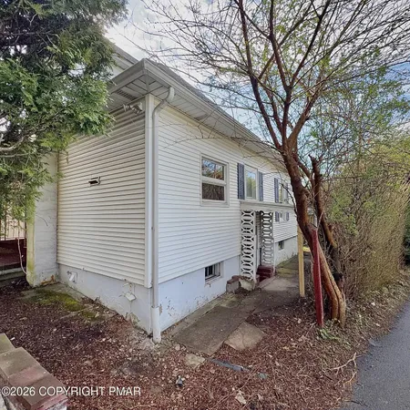 $99,900 | 815 York Avenue, Avoca, PA 18641