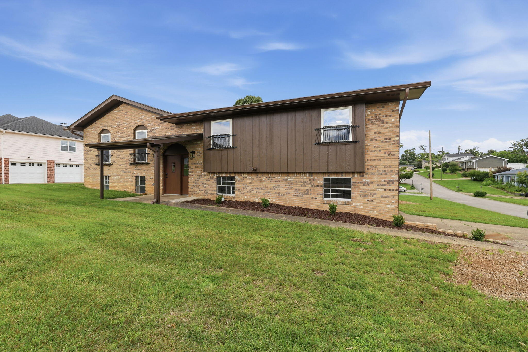 2802 St Lawrence Road Chattanooga, TN 37421 - Photo 3 of 34 3-web-or-mls-2802-st-lawrence-rd