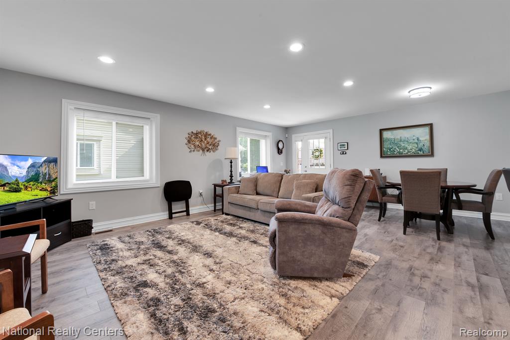 808 Chelsea Ridge Court, Unit 22 Howell, MI 48843 - Photo 5 of 26