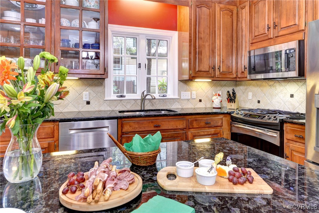 7 Hague Close Williamsburg, VA 23185 - Photo 23 of 50 a kitchen with a stove a sink and a dining table