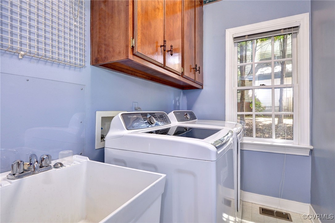 7 Hague Close Williamsburg, VA 23185 - Photo 26 of 50 a utility room with dryer and washer