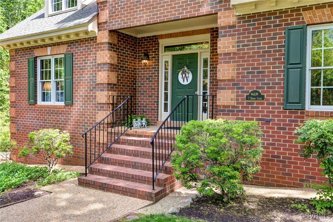 7 Hague Close Williamsburg, VA 23185 - Photo 4 of 50 a front view of a house with a garden