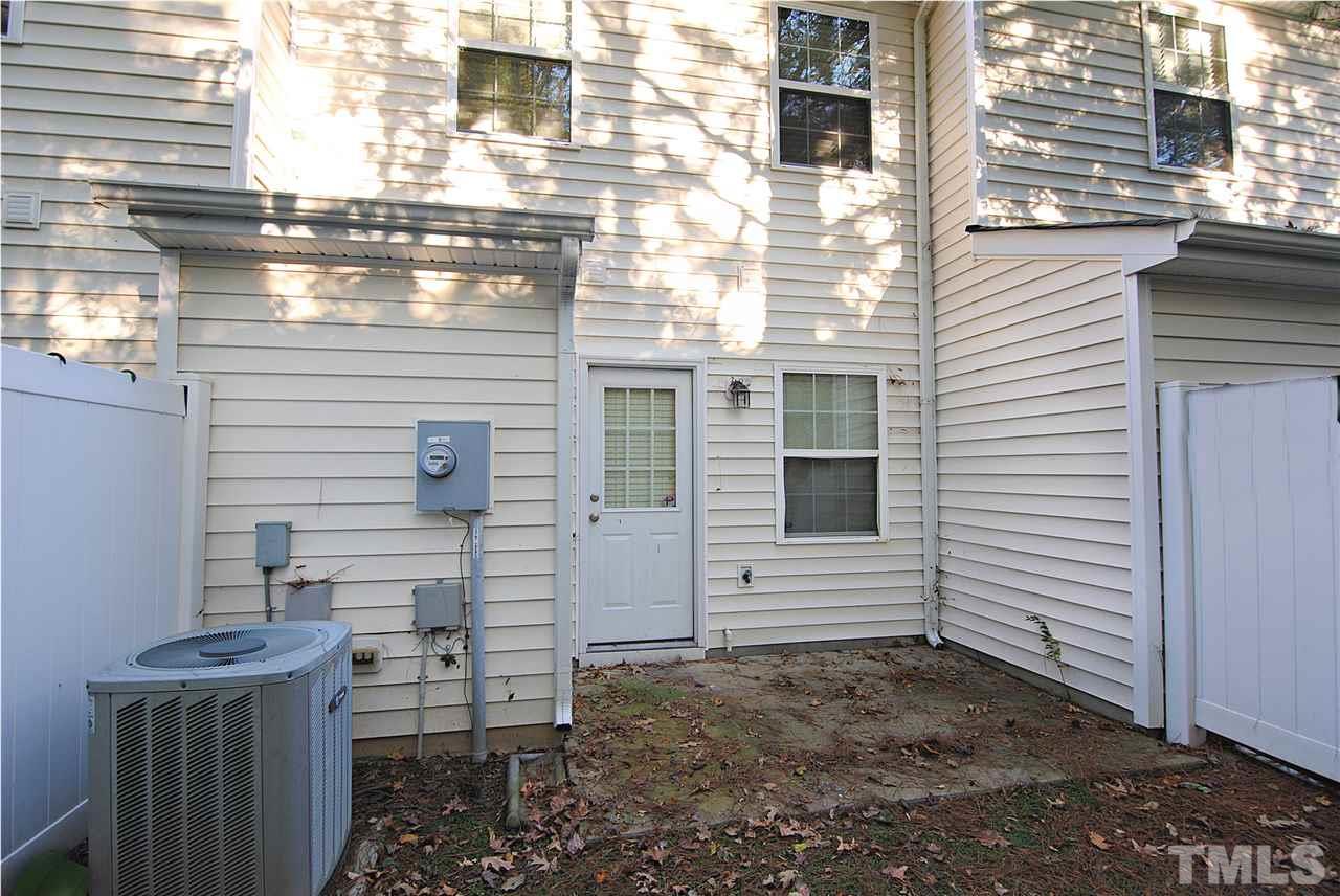 8914 Thornton Garden Lane Raleigh, NC 27616 - Photo 2 of 4