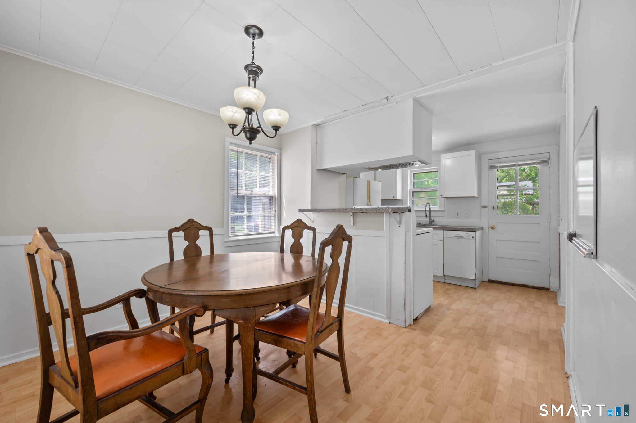 4 Waddell Road Manchester, CT 06040 - Photo 5 of 32